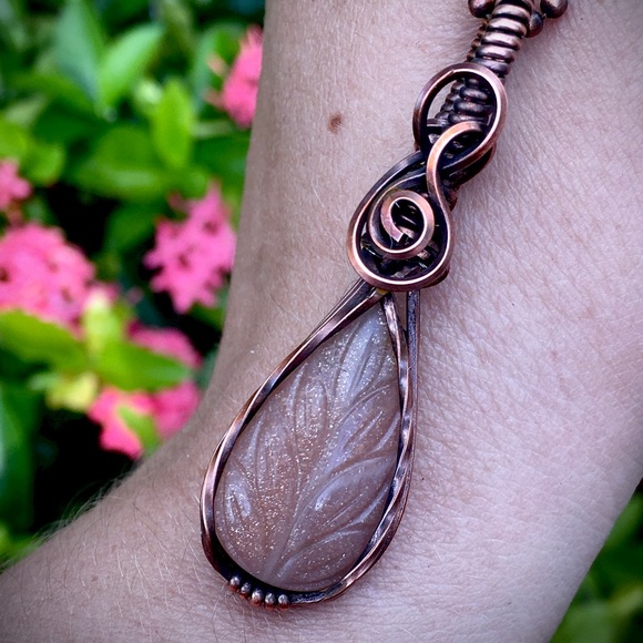 Moonstone copper wire wrapped pendant necklace - Picture 3 of 4